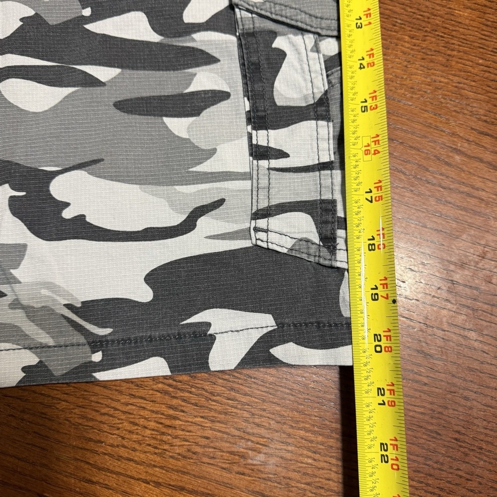 Lee Extreme Motion Cargo Shorts Mens 33 Gray Camo Stretch Performance HikingWork - Picture 14 of 16
